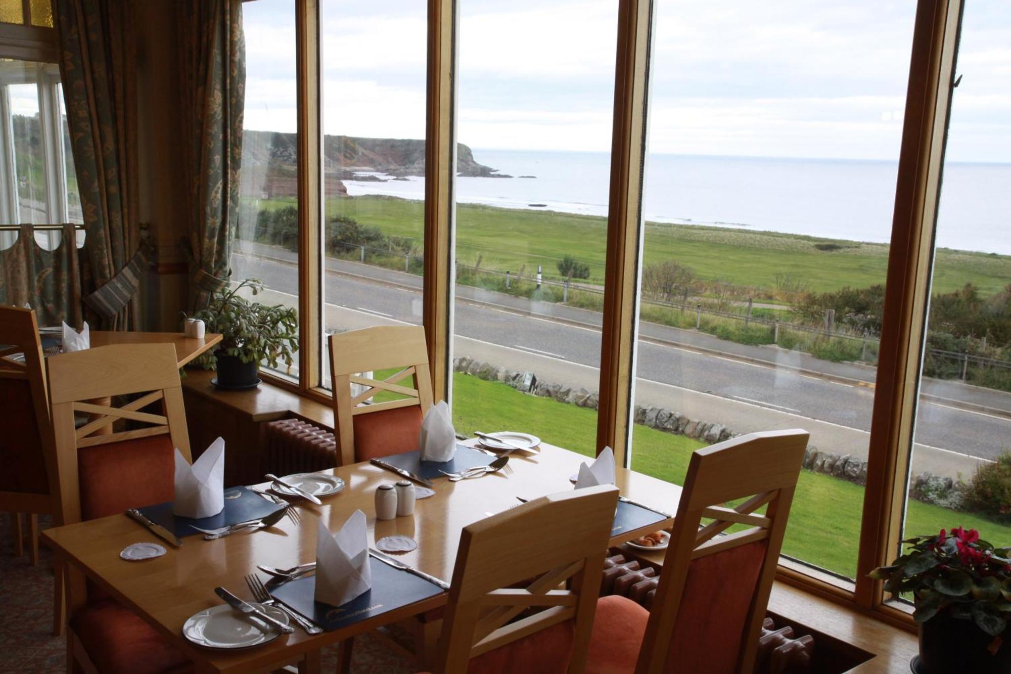 Cullen Bay Hotel Esterno foto