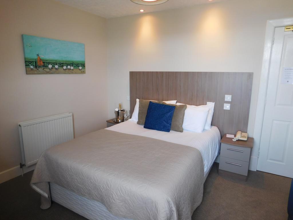 Cullen Bay Hotel Esterno foto