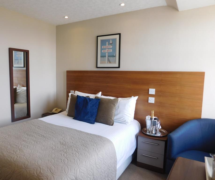 Cullen Bay Hotel Esterno foto